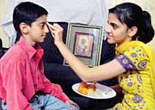 bhai dooj tikka.jpg