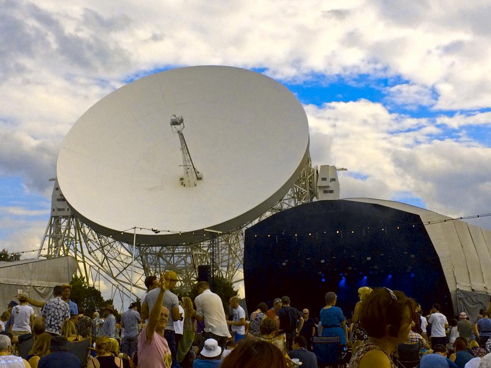 Lovell stage and telescope.jpg