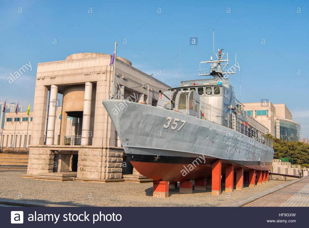 pkm-357-patrol-boat-replica-at-war-memorial-of-korea-museum-in-seoul-HF9GXW.jpg