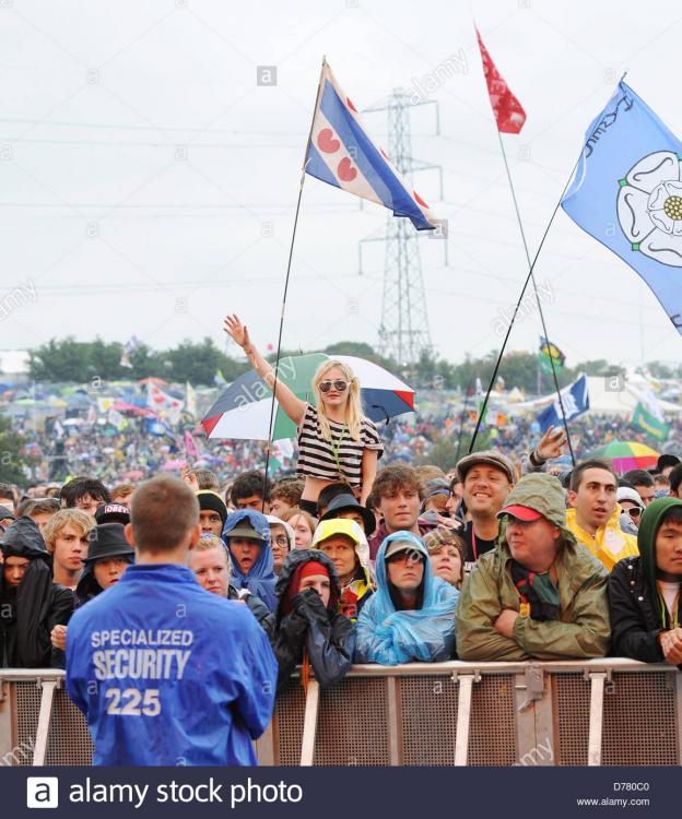 atmosphere-the-2011-glastonbury-music-festival-held-at-worthy-farm-D780C0.thumb.jpg.c1d4a3fa380a7928ba7755ef15593dfa.jpg