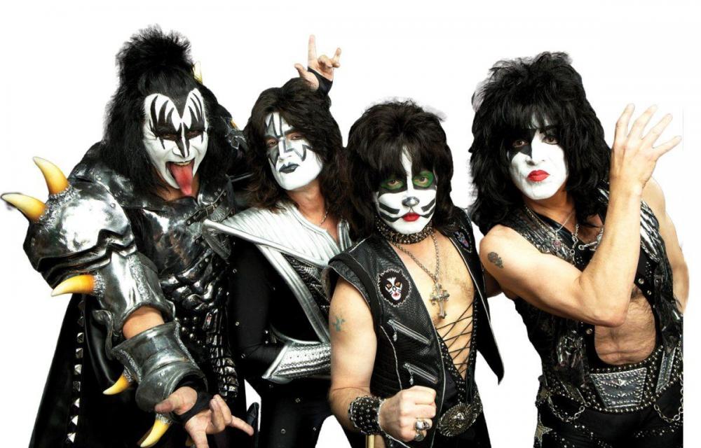 kiss-1200x768.jpg