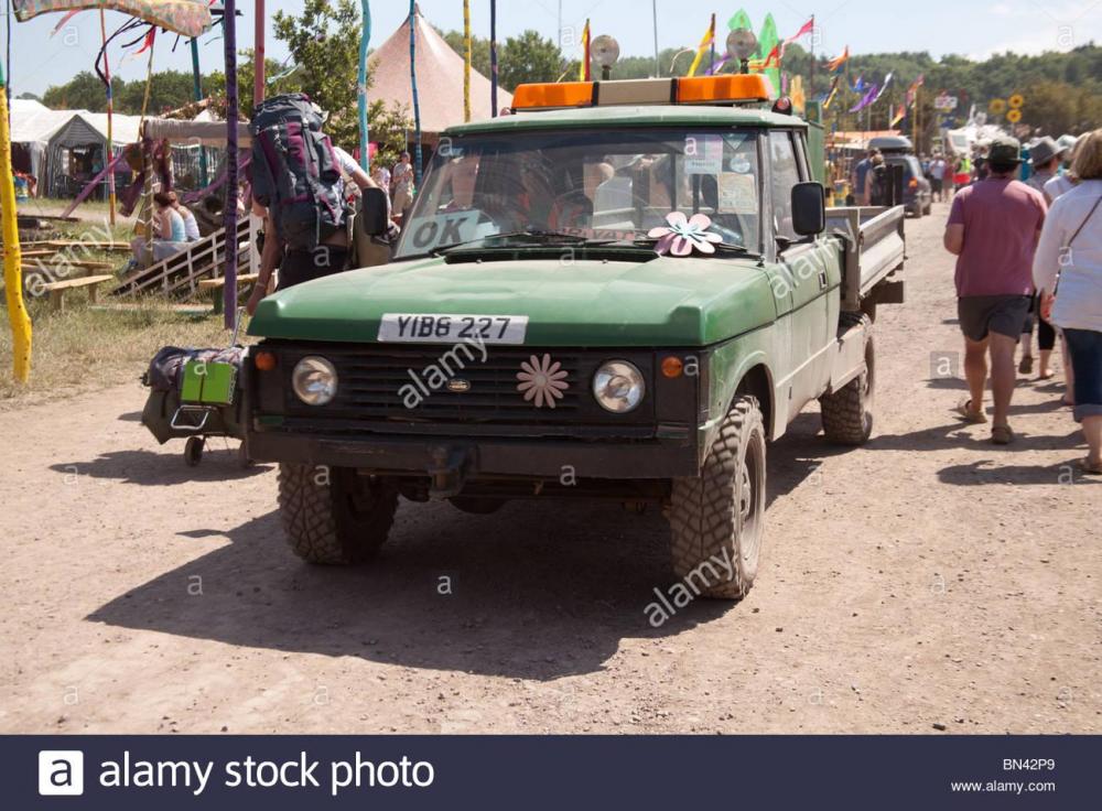 massgeschneiderte-lieferwagen-auf-dem-glastonbury-festival-2010-bn42p9.thumb.jpg.273ee99ada4d2ebcc165797f4578042f.jpg