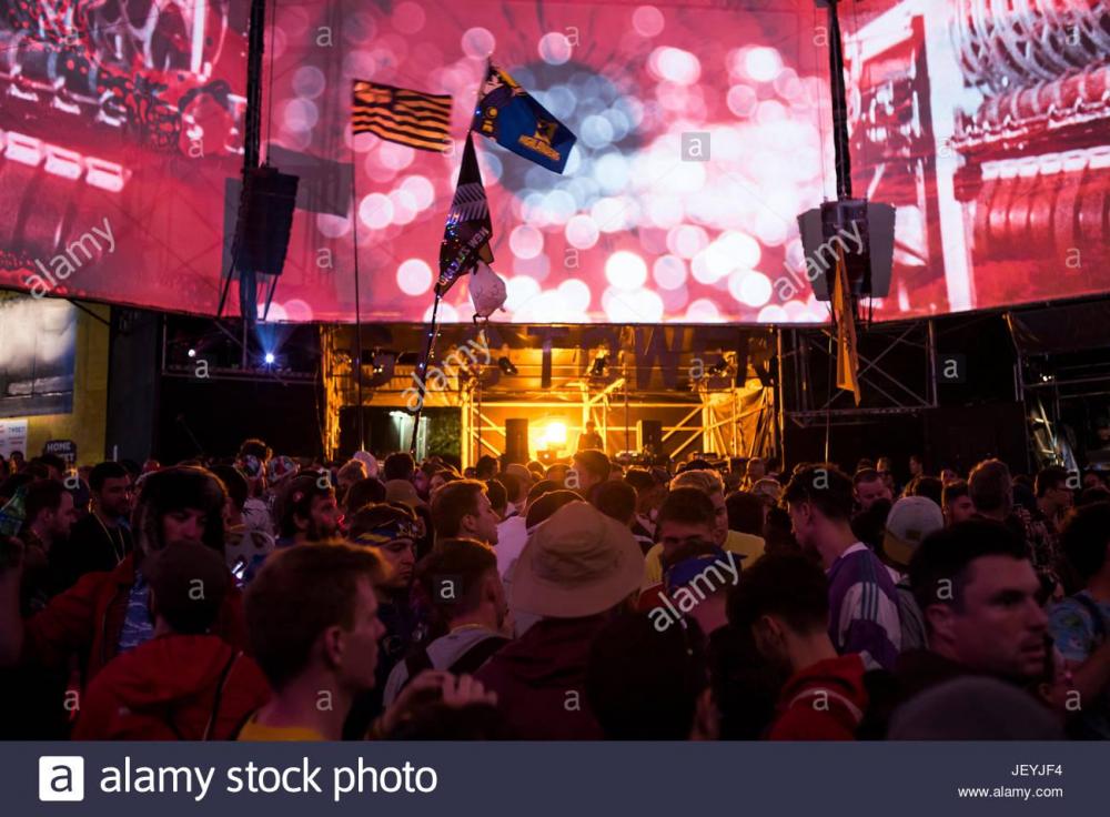 the-gas-tower-in-shangri-la-the-2017-glastonbury-festival-worthy-farm-JEYJF4.jpg