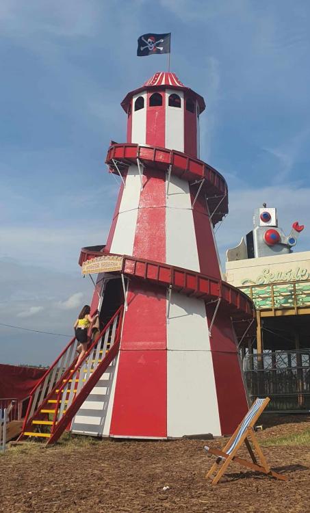 Helter Skelter G on sea.jpg