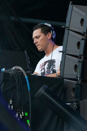 Tiesto in Victoria Park 2010 - Tiesto