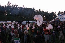 around the festival site (procession)