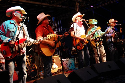 Glas-Denbury 2016 - Los Pacaminos featuring Paul Young