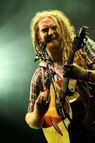 London Live 2012 - Newton Faulkner (2)