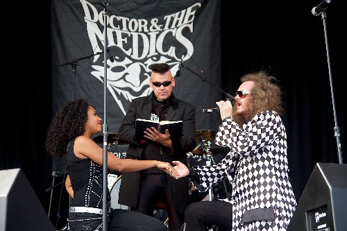 Bearded Theory 2014 - Doctor And The Medics