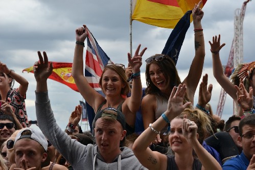 Creamfields 2015 - around the festival site (crowds)