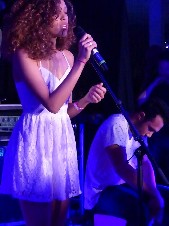 Izzy Bizu: Glastonbury Festival Emerging Talent Competition 2014