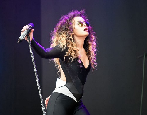 Ella Eyre: Bingley Music Live 2015