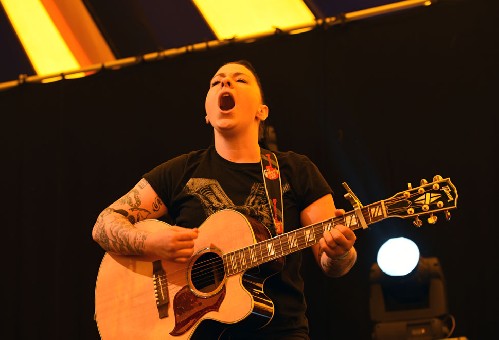 Lucy Spraggan: Y-Not Festival 2016