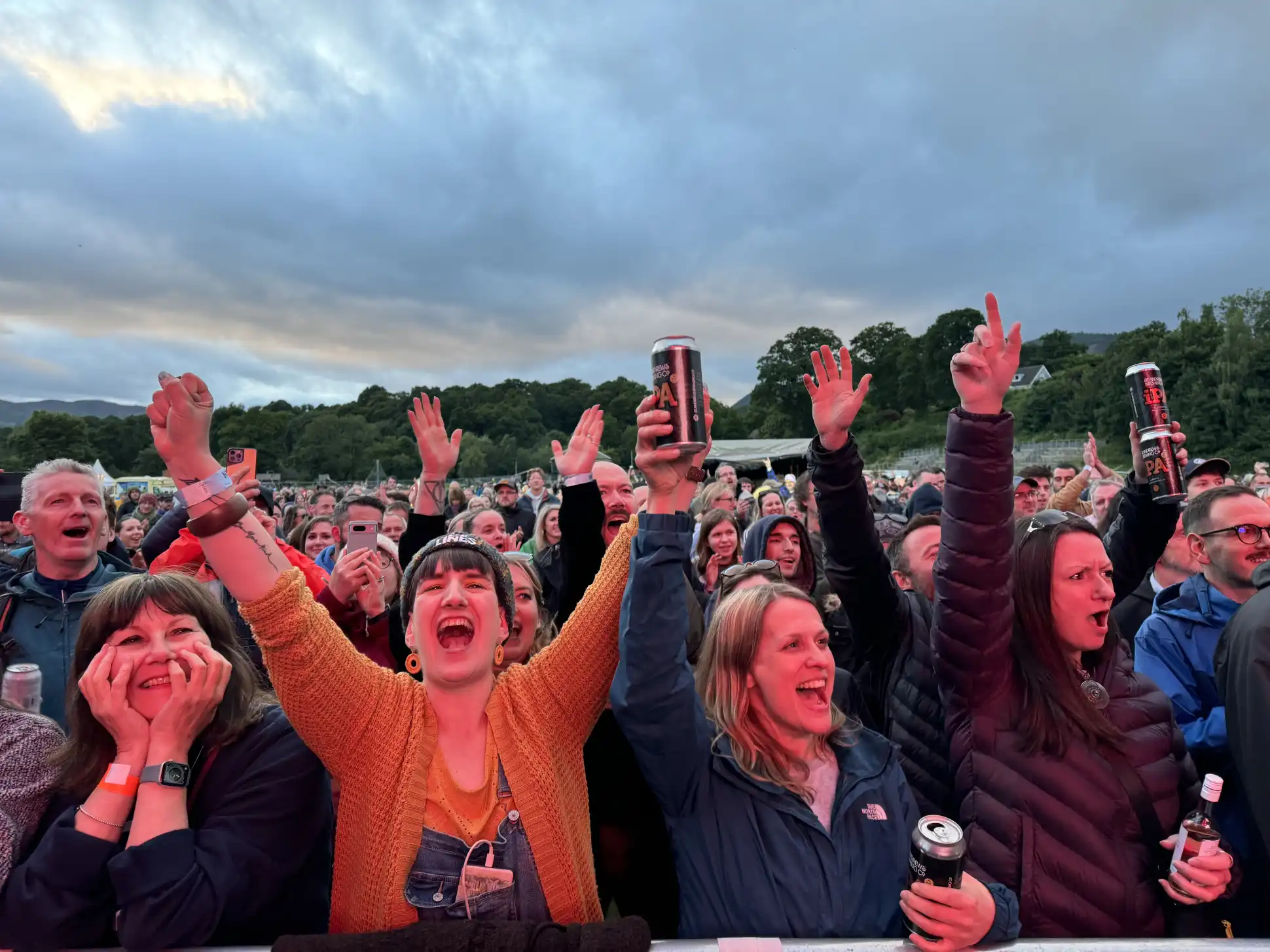 Heartland Festival In Pitlochry 2024 - crowds sing along